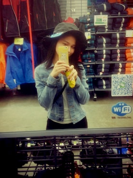 「UNIQLO（ユニクロ）のアイテム（デニムジャケット、ブルー系）」を使った、佛罗伦萨的橘子さん（レディース・158cm）の秋コーディネート