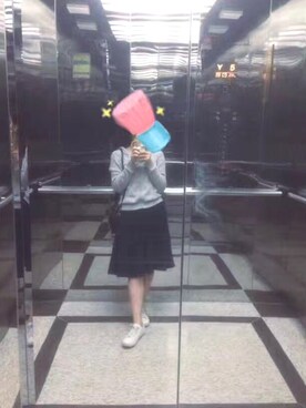 「UNIQLO（ユニクロ）のアイテム（スカート、ブルー系）」を使った、佛罗伦萨的橘子さん（レディース・158cm）の秋コーディネート