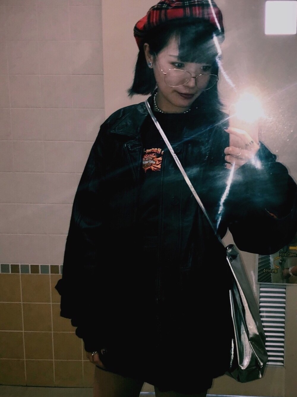 「古着MIX、古着、原宿、nylonjapan、ootd4nylonjp、ootd、ブラックコーデ、ソトハネ、おしゃれさんと繋がりたい」｜「VANCYのアイテム（チョーカー、グレー系）」を使った、Tomさん（レディース・165cm）の冬コーディネートの1枚目の写真