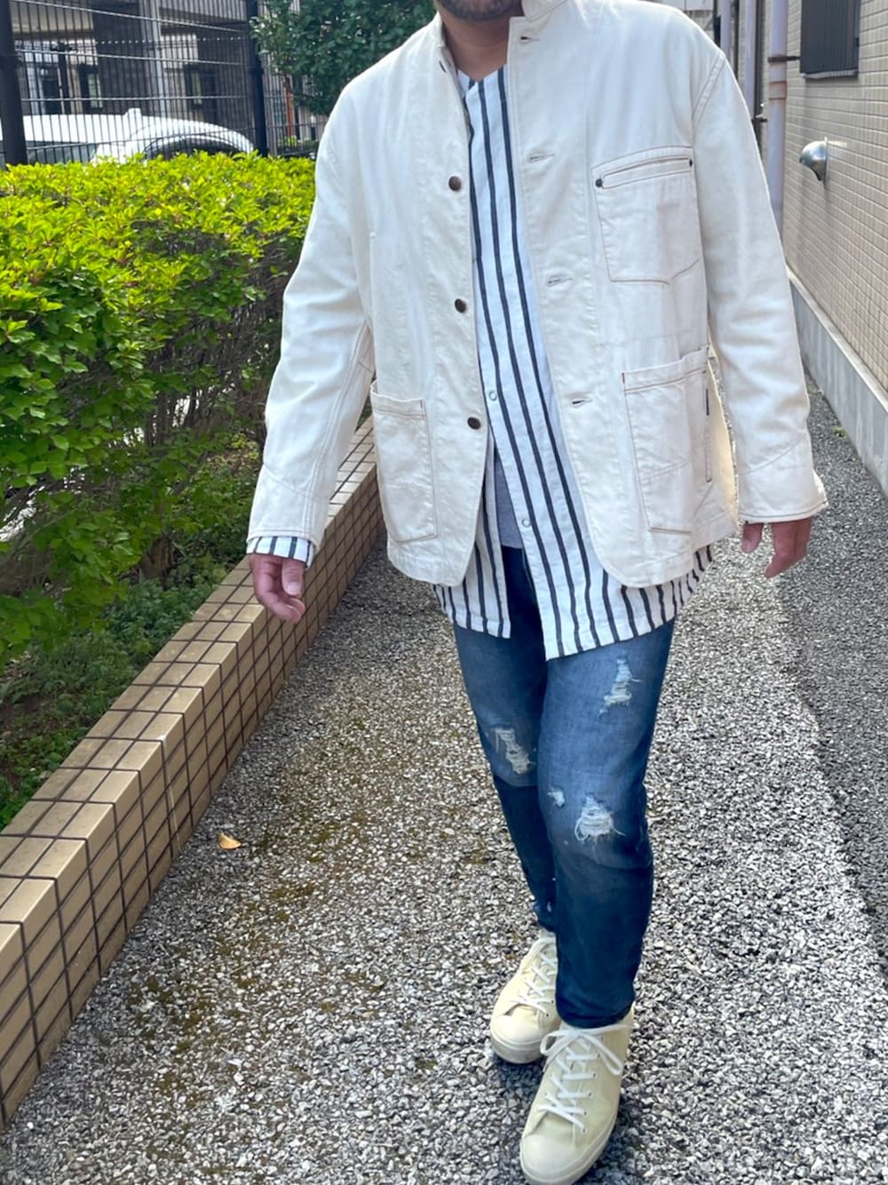 「オトナカジュアル、春アウター、ホワイト、デニムパンツ、スタンドカラー、ストライプ、レイヤードスタイル、ムーンスター、おじさん、アラフォー」｜「BLUE BLUEのアイテム（カバーオール、ホワイト系）」を使った、masu＊さん（メンズ・168cm）の春コーディネートの1枚目の写真