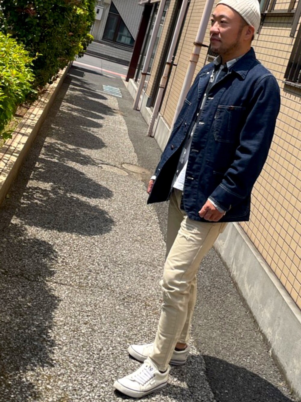 「大人カジュアル、カバーオール、デニム、春コーデ、チェックシャツ、レイヤードスタイル、スキニー、BLUE BLUE、おじさん、アラフォー」｜「BLUE BLUEのアイテム（カバーオール、ブルー系）」を使った、masu＊さん（メンズ・168cm）の春コーディネートの1枚目の写真