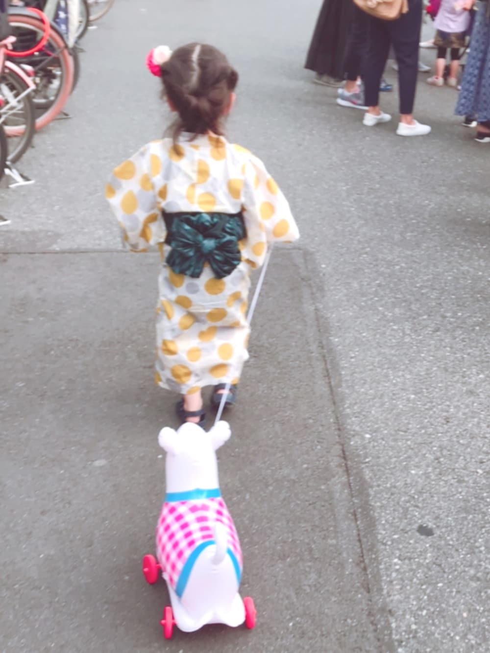 「夏、キッズファッション、おんなのこ、浴衣、夏祭り、ドット、アプレレクール」｜「apres les coursのランダムドット柄浴衣セット（浴衣、イエロー系）」を使った、izuさん（キッズ・100cm）の夏コーディネートの1枚目の写真