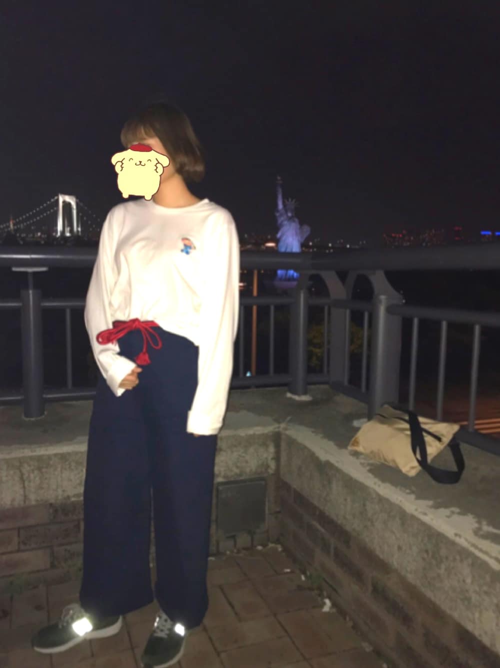 「ラウンドワン、スポッチャ、ワイドパンツ、プニュズ(PUNYUS)、ニコアンド、ニューバランス、お台場、自由の女神、秋のコーデ、ボブ」｜「PUNYUSのワンポイントロングTシャツ（Tシャツ/カットソー、ホワイト系）」を使った、メロさん（レディース・162cm）の秋コーディネートの1枚目の写真