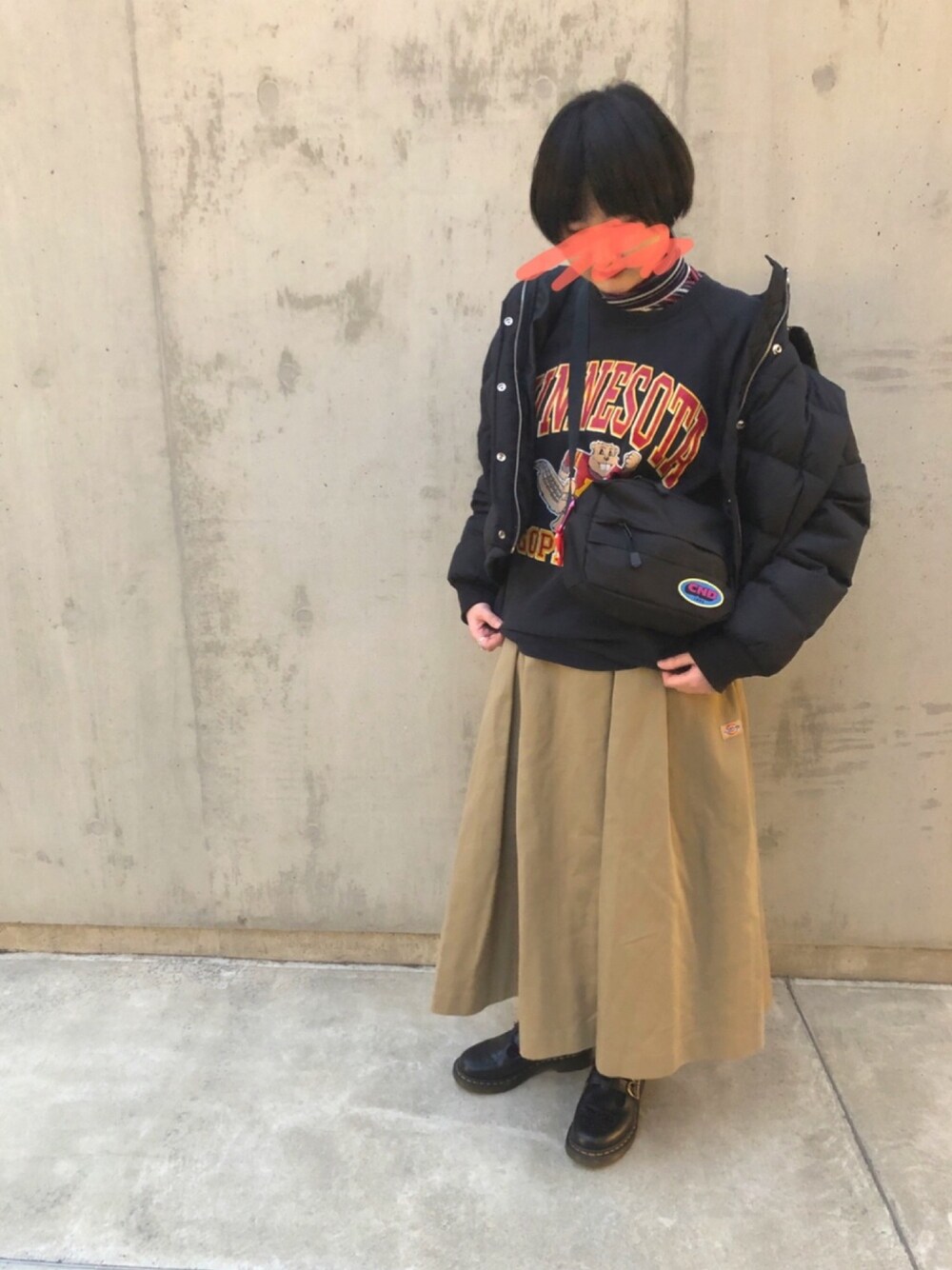 「jouetie、Dickies、ドクターマーチン、スカート、原宿、ダウンジャケット、スウェット、HARLEY-DAVIDSON、古着、オトナカジュアル」｜「Harley-Davidsonのアイテム（スウェット、ブラック系）」を使った、メロさん（レディース・162cm）の冬コーディネートの1枚目の写真