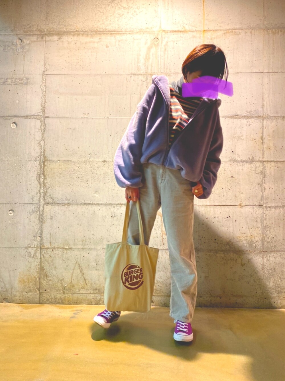 「カジュアルコーデ、冬コーデ、コンバース、パープル」｜「GUのアイテム（トップス、グレー系）」を使った、メロさん（レディース・162cm）の冬コーディネートの1枚目の写真