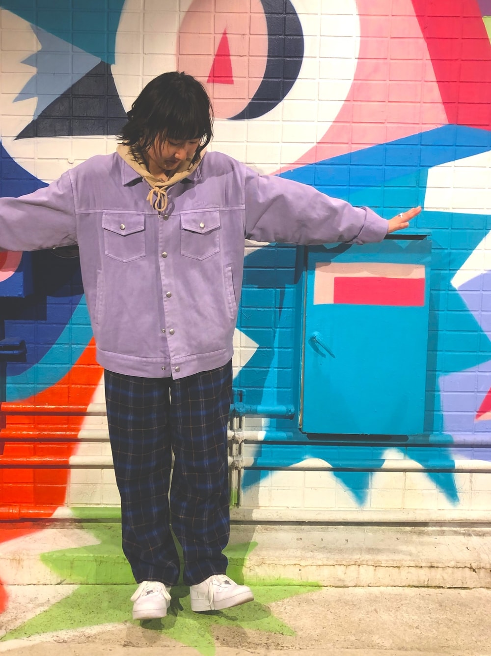 「girl、x-girl、キャンディストリッパー、パープル、エアフォースワン、春色、春」｜「Candy StripperのSCENE OF SNACKING SWEAT HOODIE（パーカー、ベージュ系）」を使った、メロさん（レディース・162cm）の冬コーディネートの1枚目の写真