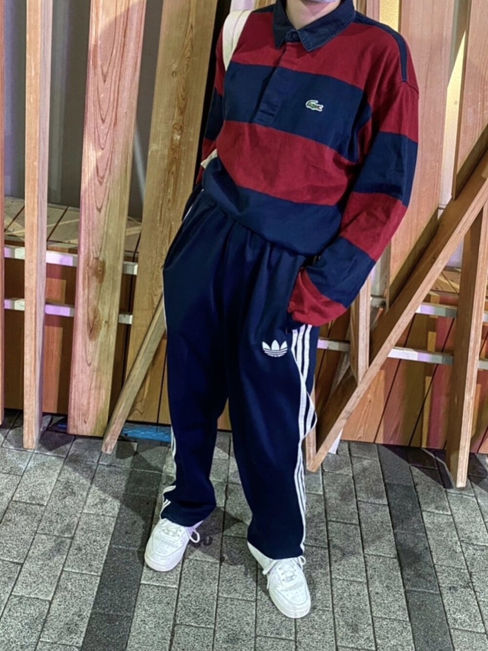 「アディダス、ラコステ、ジャージ、NIKE、秋のコーデ」｜「NIKEのナイキ エア フォース 1 LOW 07 ウィメンズシューズ スニーカー / NIKE AIR FORCE 1 '07 (AF1)（スニーカー、ホワイト系）」を使った、メロさん（レディース・162cm）の秋コーディネートの1枚目の写真