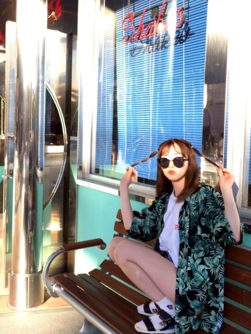 「summer、denim、streetstyle、casual、ootd」｜「gentle monsterのアイテム（サングラス、ブラック系）」を使った、よんりょんさん（レディース・163cm）の夏コーディネートの1枚目の写真