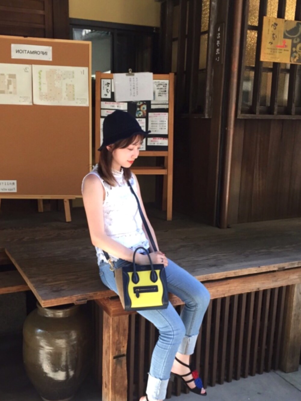 「summer、denim、casual、hat、streetstyle、韓国ファッション」｜「FRAY I.Dのアイテム（タンクトップ、ホワイト系）」を使った、よんりょんさん（レディース・163cm）の夏コーディネートの1枚目の写真