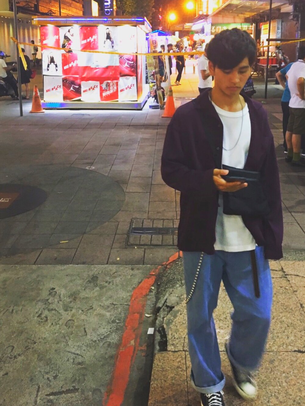 「秋コーデ、カジュアル、シンプル、おしゃれさんと繋がりたい、スニーカー、シャツスタイル、デニムパンツ、ワイドパンツ、LIDnM、大人カジュアル」｜「HAREのチェーンネックレス(HARE)（ネックレス、グレー系）」を使った、TAKUMAさん（メンズ・172cm）の秋コーディネートの1枚目の写真