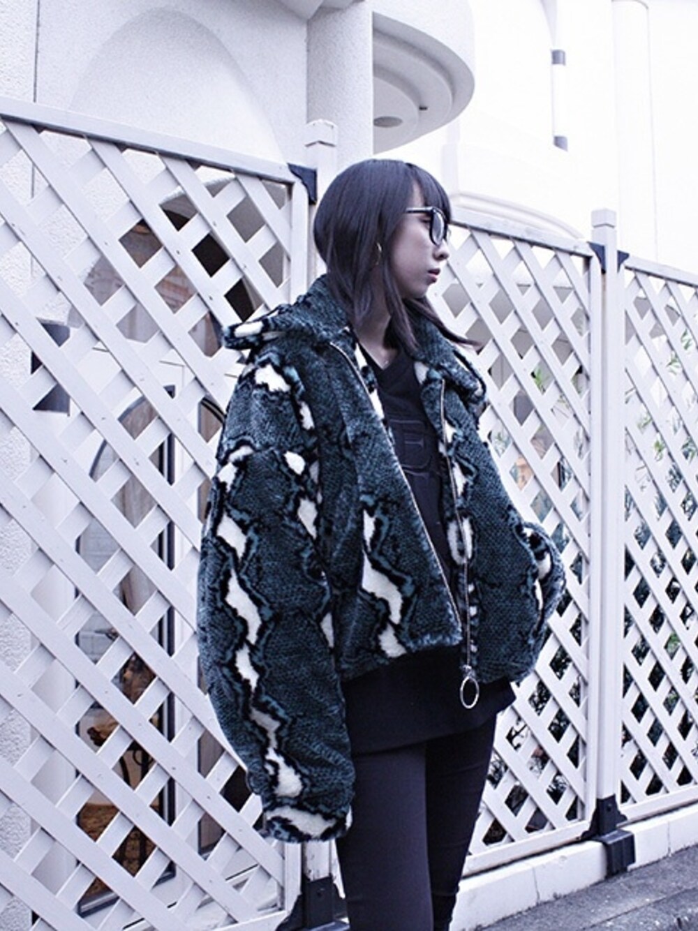 「neonsign、H＞FRACTAL」｜「NEONSIGNのNEON SIGN - PYTHON JACKET（その他アウター、グリーン系）」を使った、H>FRACTALさん（レディース・167cm）の秋コーディネートの1枚目の写真
