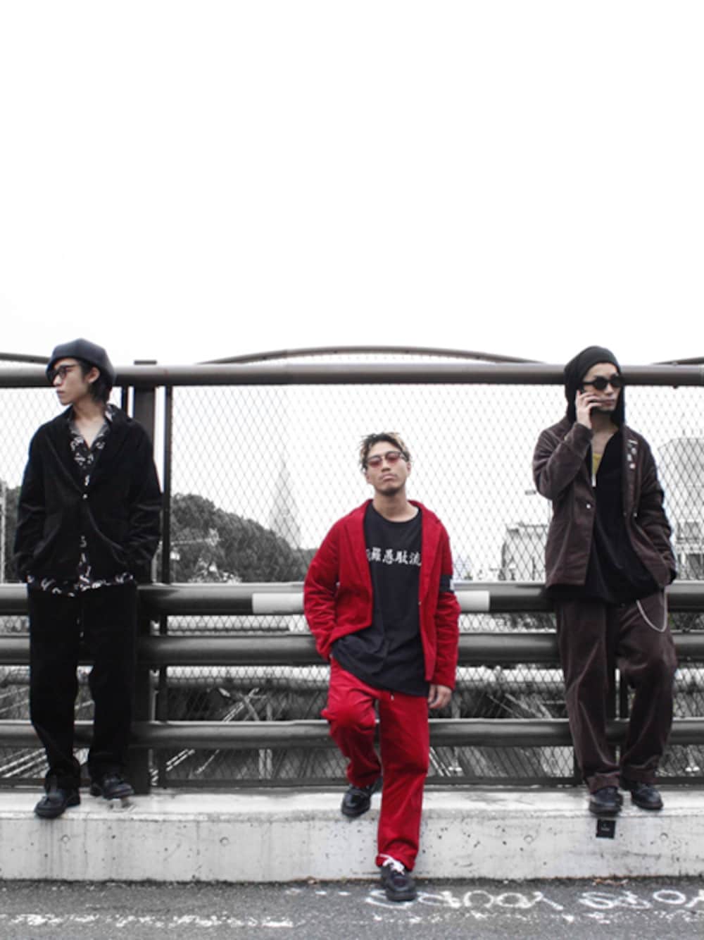 「MUZE、neonsign、H＞FRACTAL、johnsbyjohnny」｜「MUZEのMUZE - IN-VALID JACKET (BLACK)（テーラードジャケット、ブラック系）」を使った、H>FRACTALさん（メンズ・180cm）の秋コーディネートの1枚目の写真