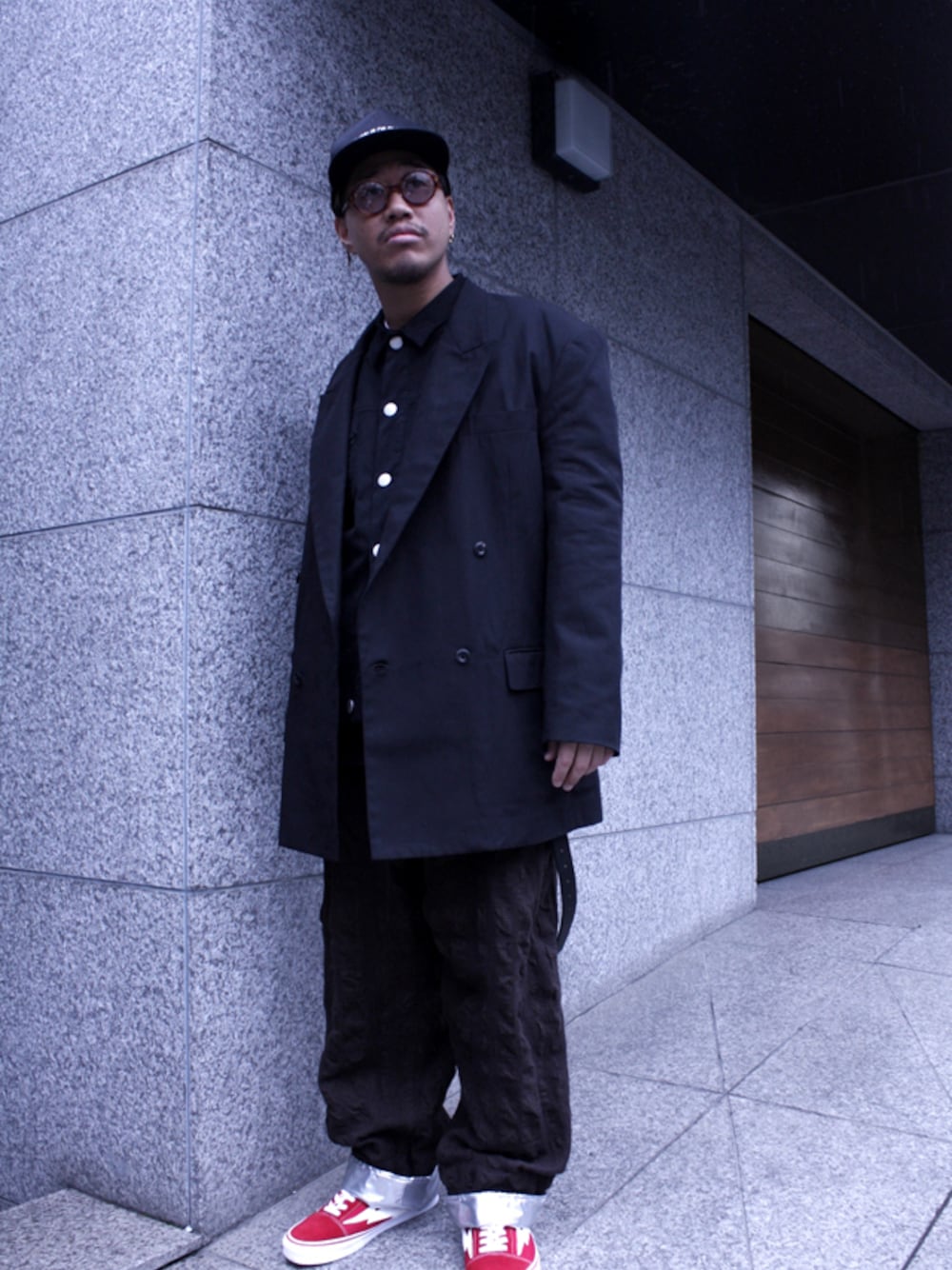 「jieda、renoma、H＞FRACTAL、jerrypink」｜「JiedaのJieDa × RENOMA - TAILORED JACKET（テーラードジャケット、ブラック系）」を使った、H>FRACTALさん（メンズ・175cm）の冬コーディネートの1枚目の写真