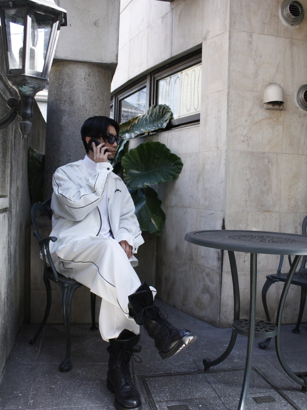 「MUZE、H＞FRACTAL」｜「MUZEのMUZE - SOUVENIR JACKET (WHITE)（その他アウター、ホワイト系）」を使った、H>FRACTALさん（メンズ・180cm）の冬コーディネートの1枚目の写真