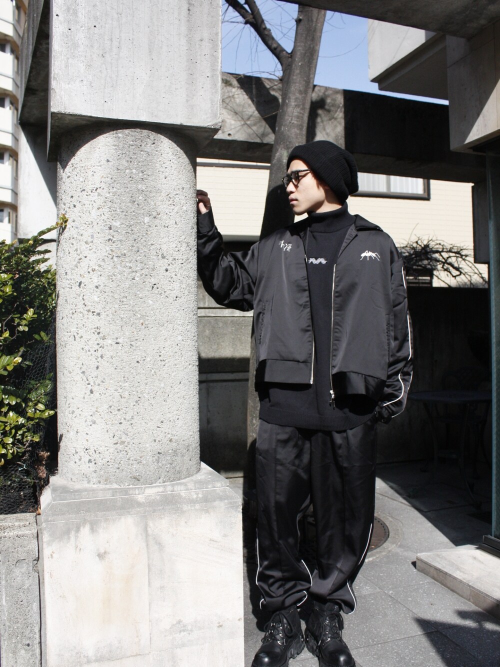 「MUZE、H＞FRACTAL」｜「MUZEのMUZE - SOUVENIR JACKET (BLACK)（その他アウター、ブラック系）」を使った、H>FRACTALさん（メンズ・180cm）の冬コーディネートの1枚目の写真