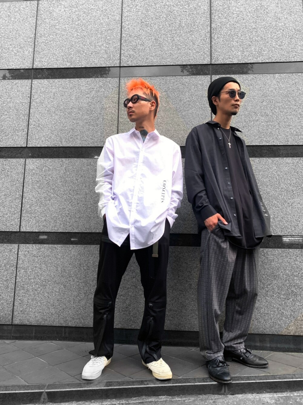 「MUZE、原宿、ラフォーレ原宿、odeur、H＞FRACTAL」｜「OdeurのODEUR - Over Shirt (White)（シャツ/ブラウス、ホワイト系）」を使った、H>FRACTALさん（メンズ・180cm）の秋コーディネートの1枚目の写真