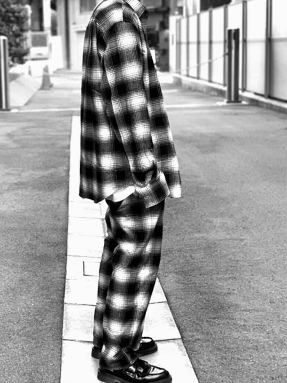 「PARADOX、セットアップ、check、セットアップスタイル、H＞FRACTAL、checkshirts、checkpants、PRDX PARADOX TOKYO」｜「PARADOXのPRDX PARADOX TOKYO - CHECK SHIRTS（シャツ/ブラウス、ブラック系）」を使った、H>FRACTALさん（メンズ・175cm）の秋コーディネートの1枚目の写真
