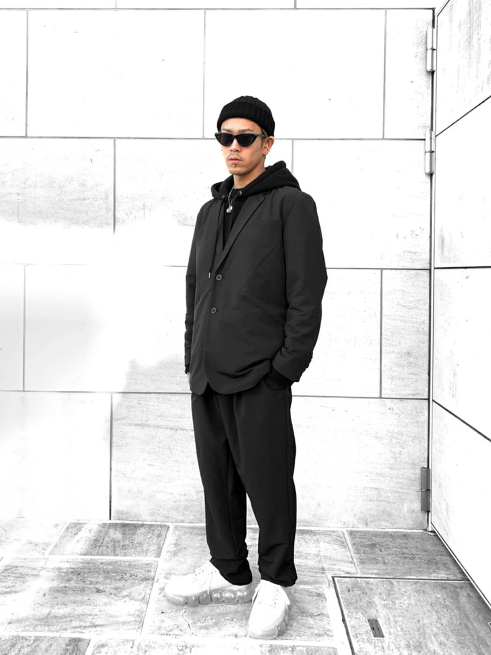 「PARADOX、セットアップ、テーラードジャケット、ジャケットスタイル、セットアップスタイル、H＞FRACTAL」｜「PARADOXのPRDX SPORT - TAILORED JACKET（テーラードジャケット、ブラック系）」を使った、H>FRACTALさん（メンズ・180cm）の冬コーディネートの1枚目の写真