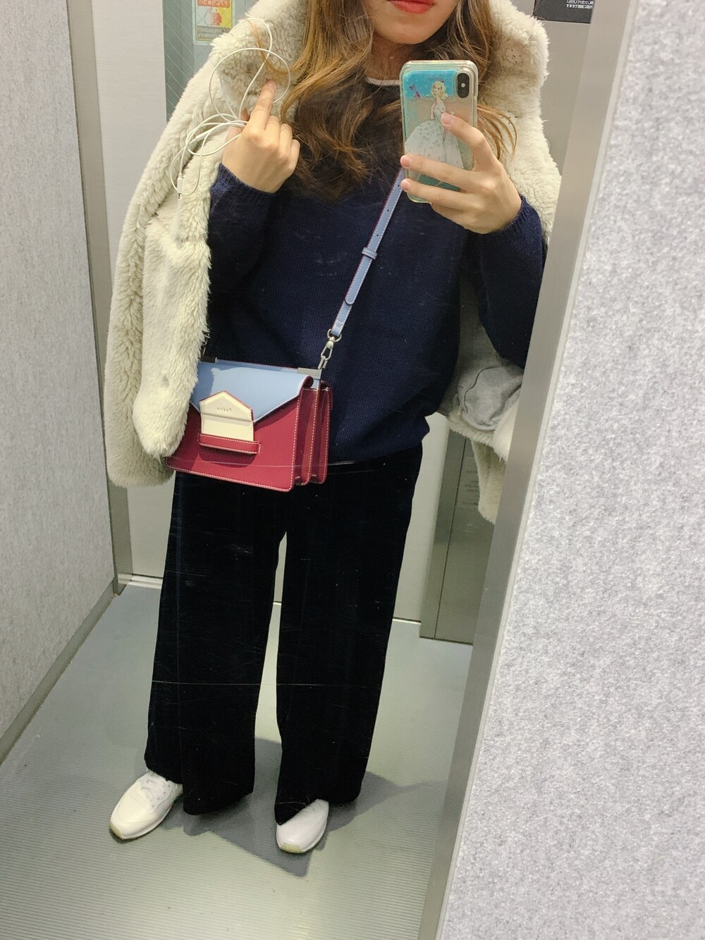 「MACPHEE、Max Mara、マックスマーラ、マカフィー、ワイドパンツ、ベロアパンツ、ボアジャケット、ボアブルゾン、ネイビー、秋コーデ」｜「Max Maraのアイテム（ニット/セーター、ブルー系）」を使った、gagaさん（レディース・152cm）の秋コーディネートの1枚目の写真