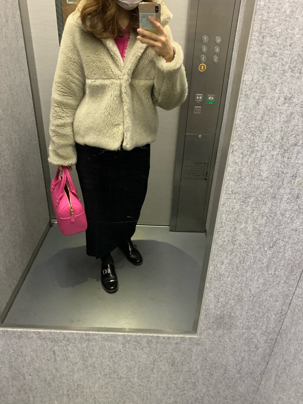 「MACPHEE、TOMORROWLAND、tiara、休日コーデ、タイトスカート、ピンク、ピンクニット、アニエスベー」｜「Tiaraのサッシュベルトタイトスカート（セットアップ対応可）（スカート、ブラック系）」を使った、gagaさん（レディース・152cm）の冬コーディネートの1枚目の写真