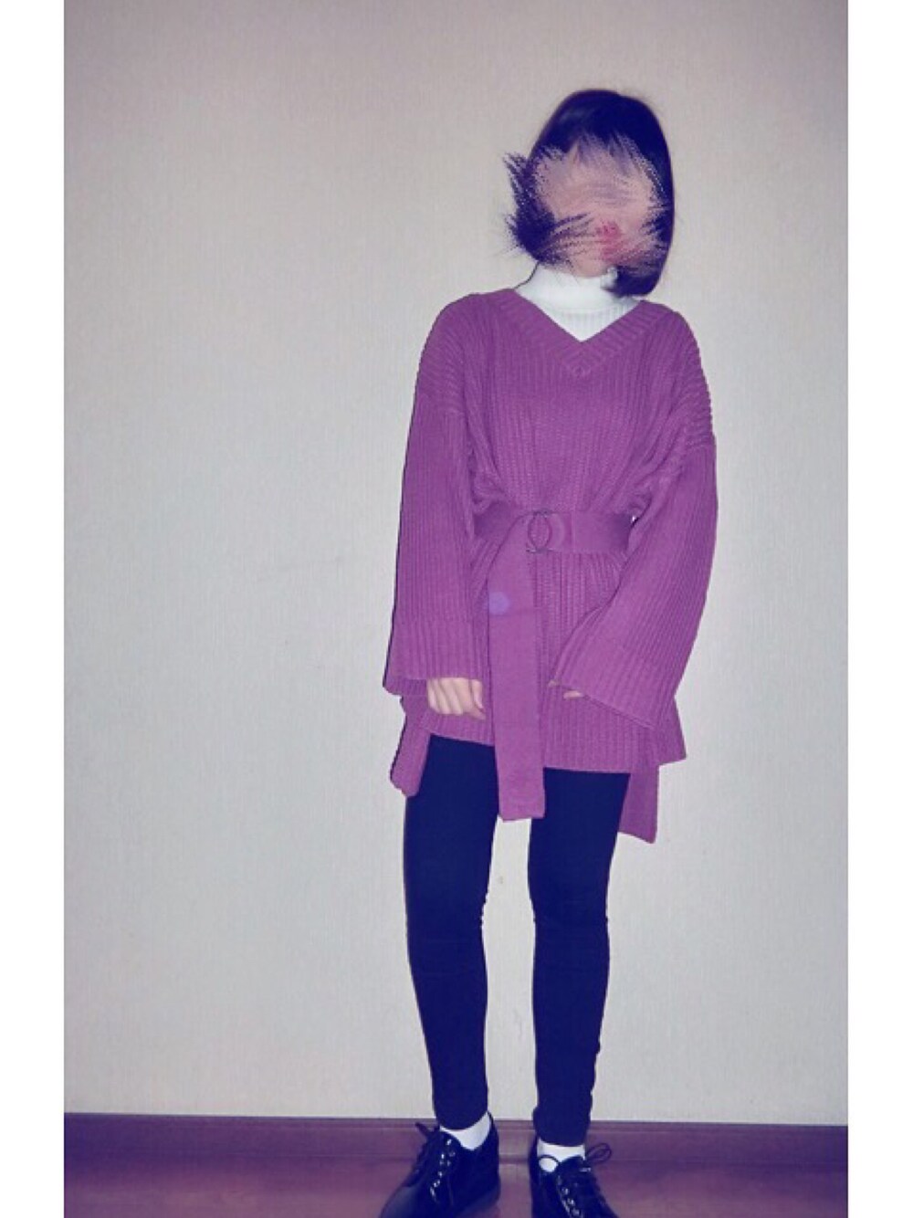 「ootd、outfit、fashion、カジュアル、パンツスタイル、春コーデ、タートルネック、ピンク、ブラック、ホワイト」｜「COTORICAの【WOMEN】カシミヤタッチハイネック（ニット/セーター、ホワイト系）」を使った、AKANEさん（レディース・161cm）の冬コーディネートの1枚目の写真