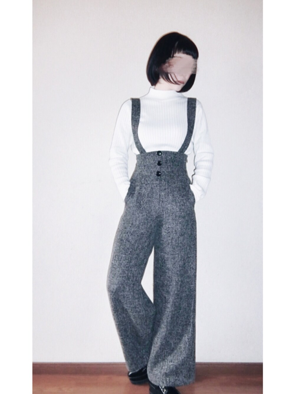 「シンプル、パンツスタイル、プチプラコーデ、大人カジュアル、白ニット、ホワイト、グレー、ootd、outfit、murua」｜「COTORICAの【WOMEN】カシミヤタッチハイネック（ニット/セーター、ホワイト系）」を使った、AKANEさん（レディース・161cm）の冬コーディネートの1枚目の写真