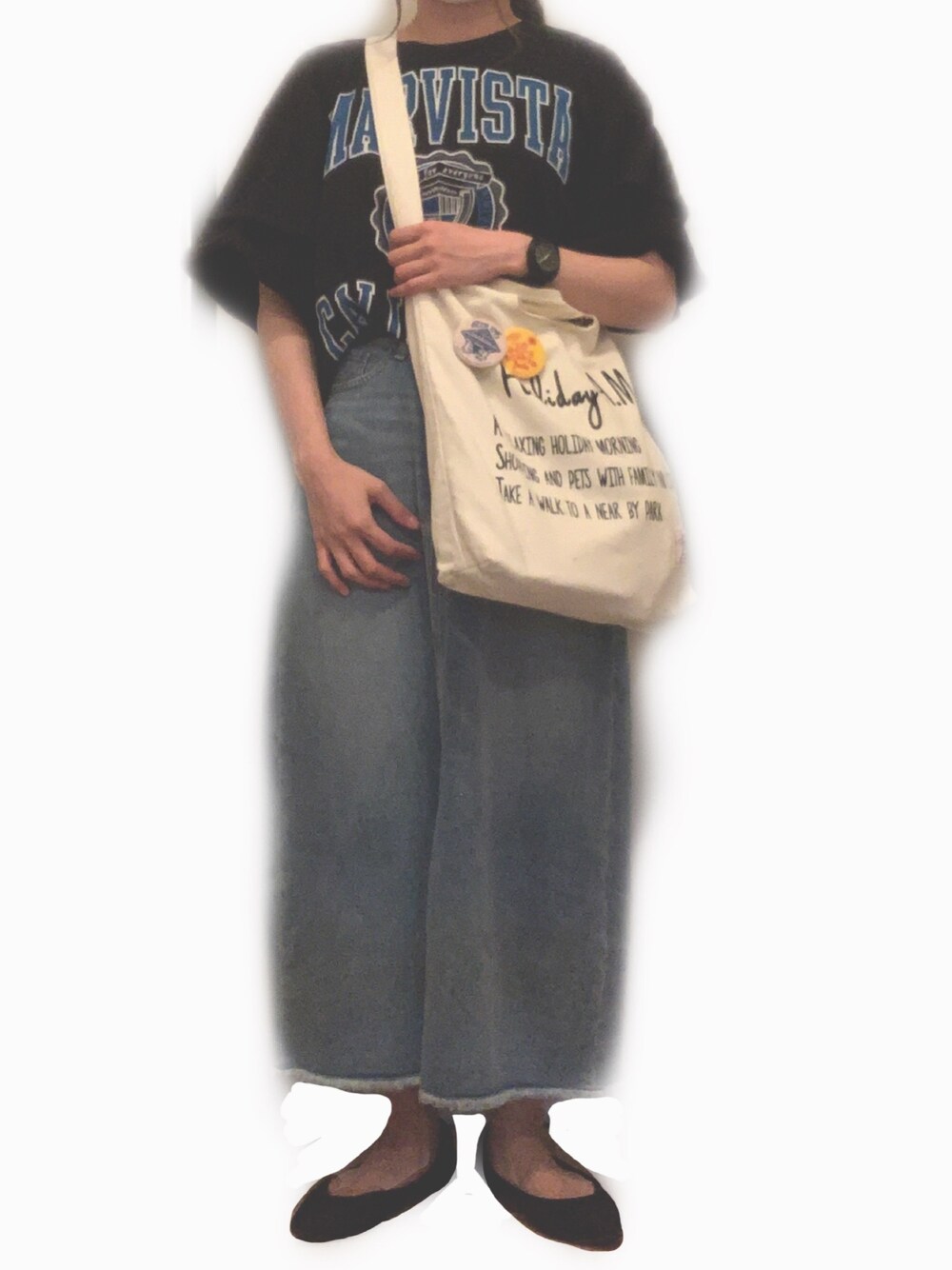 「オトナカジュアル、デニム、ロングスカート、パンプス、UNIQLO、LOWRYS FARM、黒、プチプラ、カジュアル、プチプラコーデ」｜「LOWRYS FARMのビンテージプリントＴＥＥ　768425 （Tシャツ/カットソー、ブラック系）」を使った、😶さん（レディース・154cm）の夏コーディネートの1枚目の写真