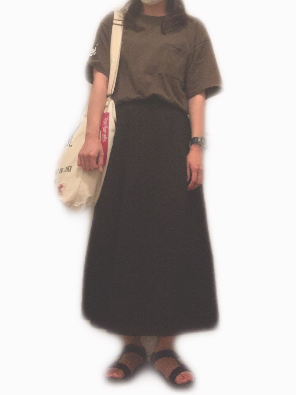 「カジュアルコーデ、プチプラコーデ、ブラック、グリーン、カーキ、スカート、ロングスカート、カジュアル、Tシャツ、サンダル」｜「Leeのアイテム（Tシャツ/カットソー、グリーン系）」を使った、😶さん（レディース・154cm）の夏コーディネートの1枚目の写真