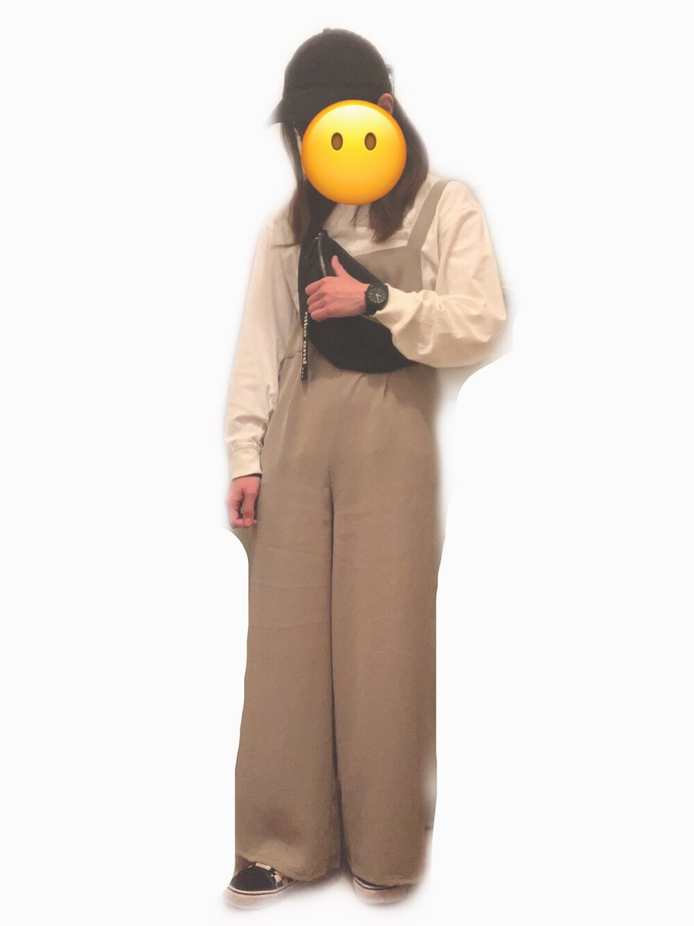 「チェック柄に恋してる、カジュアルコーデ、チェック、プチプラ、GUコーデ、GU、UNIQLO、スニーカー、オールドスクール、キャップ」｜「UNIQLOのコットンリラックスフィットクルーネックT（長袖）（Tシャツ/カットソー、ホワイト系）」を使った、😶さん（レディース・154cm）の秋コーディネートの1枚目の写真