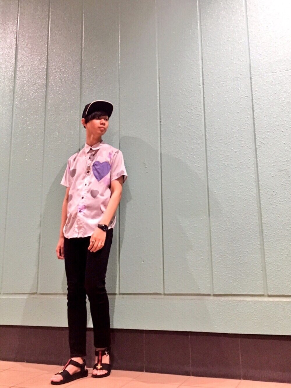 「キャップ、ハート、黒スキニー、サンダル、シンプル、COACH、MILKBOY、Vivienne Westwood Man、Vivienne Westwood、GUCCI」｜「COACHのバイカラーキャップ（キャップ、ブラック系）」を使った、Honeyさん（メンズ・176cm）の夏コーディネートの1枚目の写真