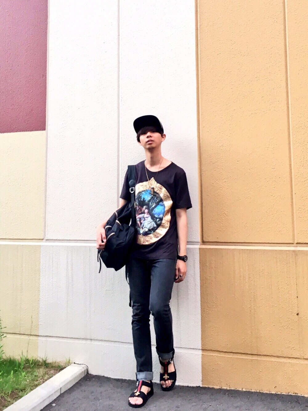 「キャップ、Tシャツ、スキニー、サンダル、夏、シンプル、COACH、Vivienne Westwood、Vivienne Westwood Man、GUCCI」｜「COACHのバイカラーキャップ（キャップ、ブラック系）」を使った、Honeyさん（メンズ・176cm）の夏コーディネートの1枚目の写真