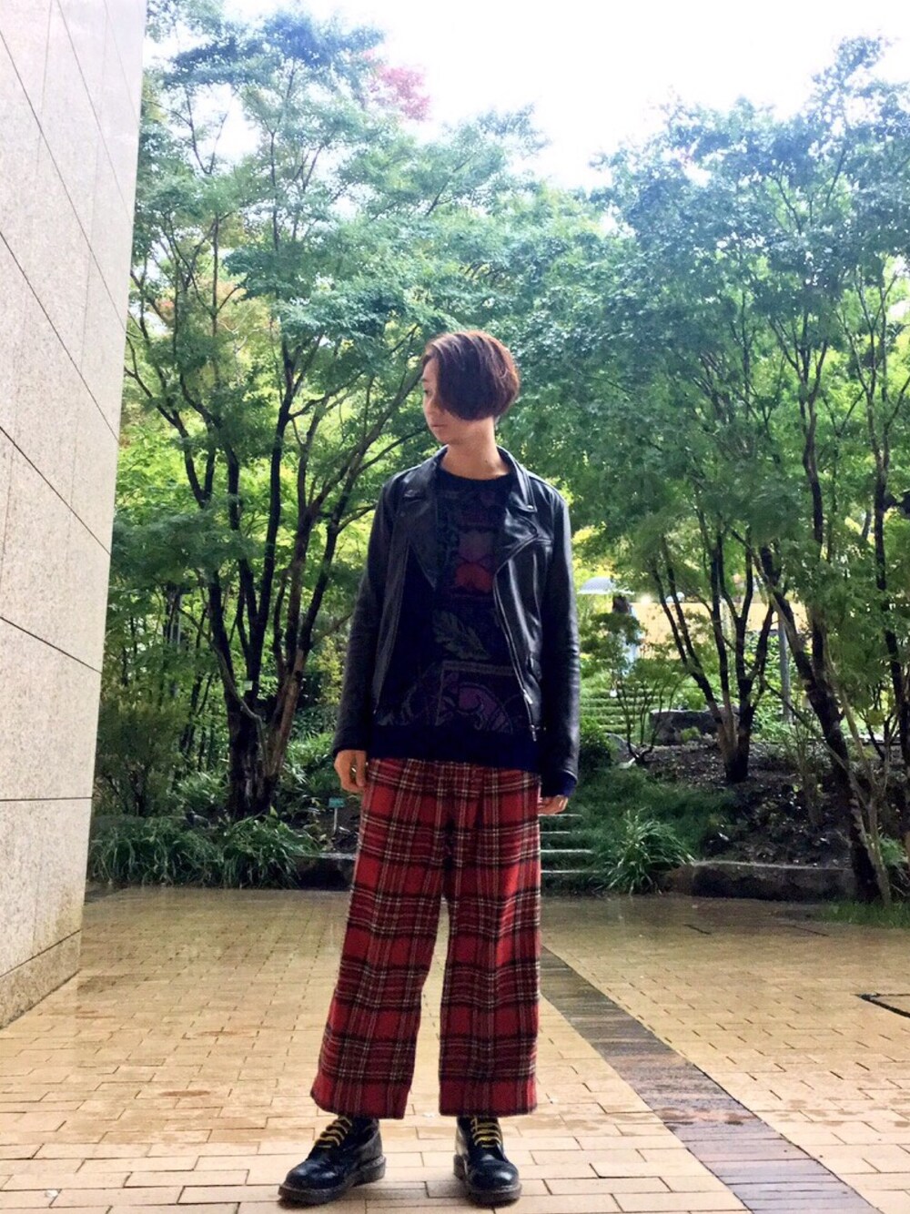 「ライダース、ニット、チェックパンツ、ワイドパンツ、秋コーデ、雨の日コーデ、used、UNUSED、Dr.Martens」｜「DOMENICO+SAVIOの【DOMENICO+SAVIO】ダブルライダース（ライダースジャケット、ブラック系）」を使った、Honeyさん（メンズ・176cm）の秋コーディネートの1枚目の写真