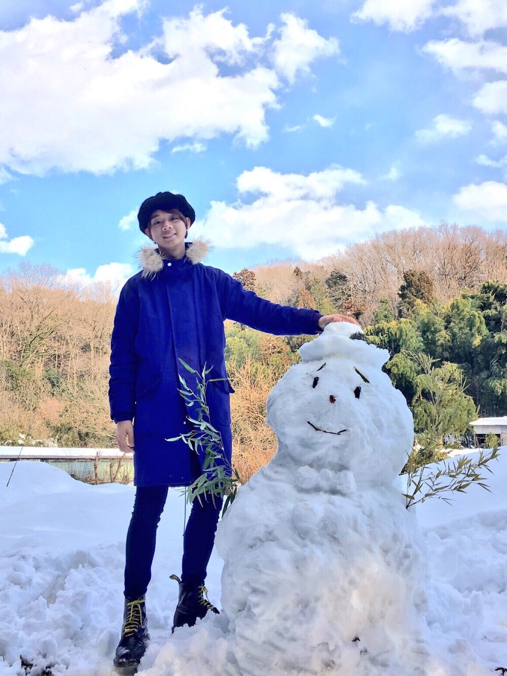 「ベレー帽、モッズコート、スキニーデニム、カジュアル、冬コーデ、雪だるま、TSUMORI CHISATO、GU、Dr.Martens」｜「TSUMORI CHISATOのﾑﾗﾁﾉ（その他アウター、ブルー系）」を使った、Honeyさん（メンズ・176cm）の冬コーディネートの1枚目の写真