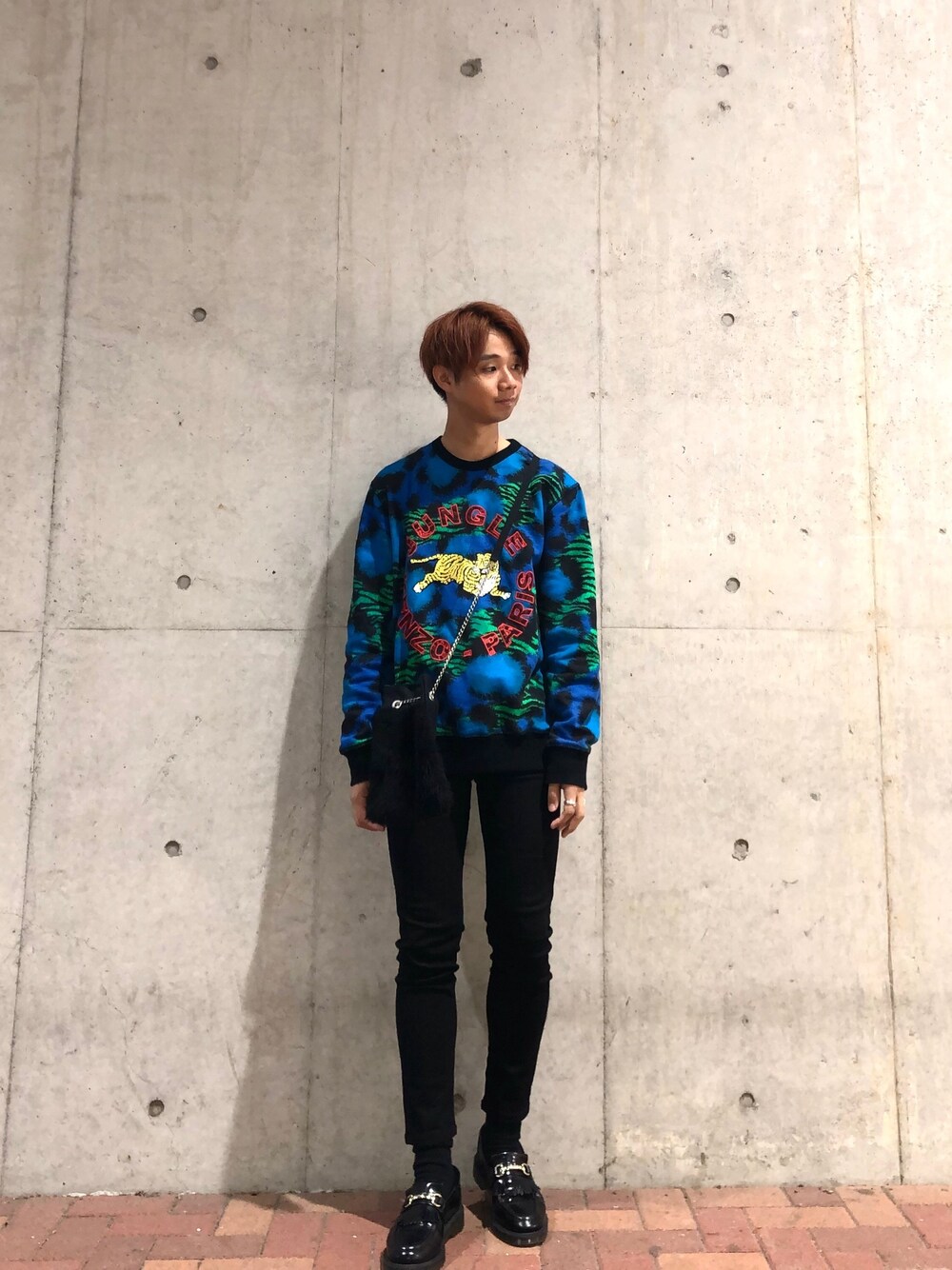「スウェット、黒スキニー、ローファー、秋のコーデ、KENZO、UNIQLO、Dr.Martens」｜「Dr. MartensのDr.Martens/ADRIAN SNAFFLE（ローファー、ブラック系）」を使った、Honeyさん（メンズ・176cm）の秋コーディネートの1枚目の写真