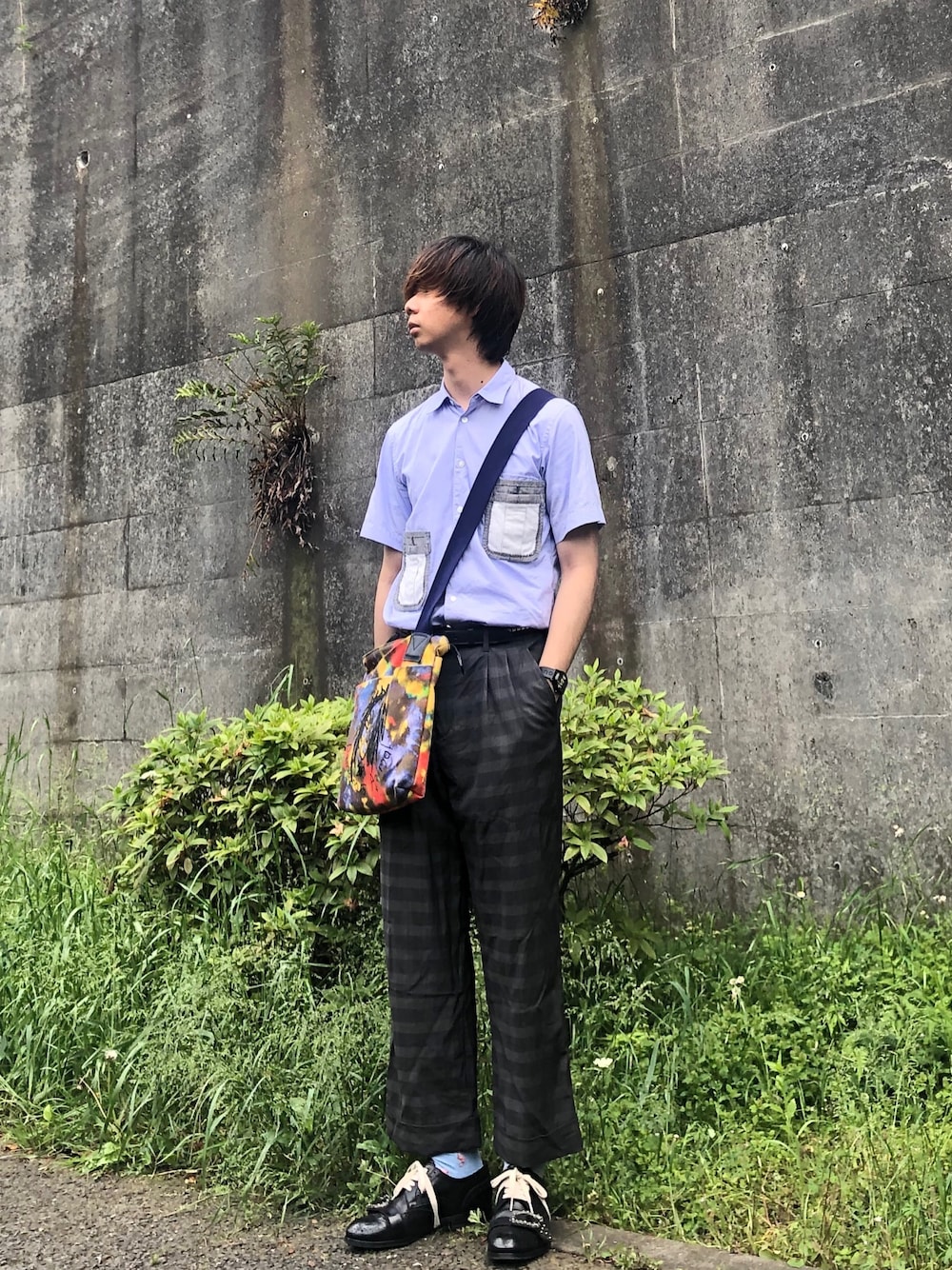 「シャツスタイル、チェックパンツ、革靴、タックイン、ショルダーバッグ、夏コーデ、COMME des GARCONS HOMME PLUS、District、GUCCI、Vivienne Westwood」｜「GUCCIのGucci - Queercore ウイングチップシューズ - men - カーフレザー - 9.5（パンプス、ブラック系）」を使った、Honeyさん（メンズ・176cm）の春コーディネートの1枚目の写真