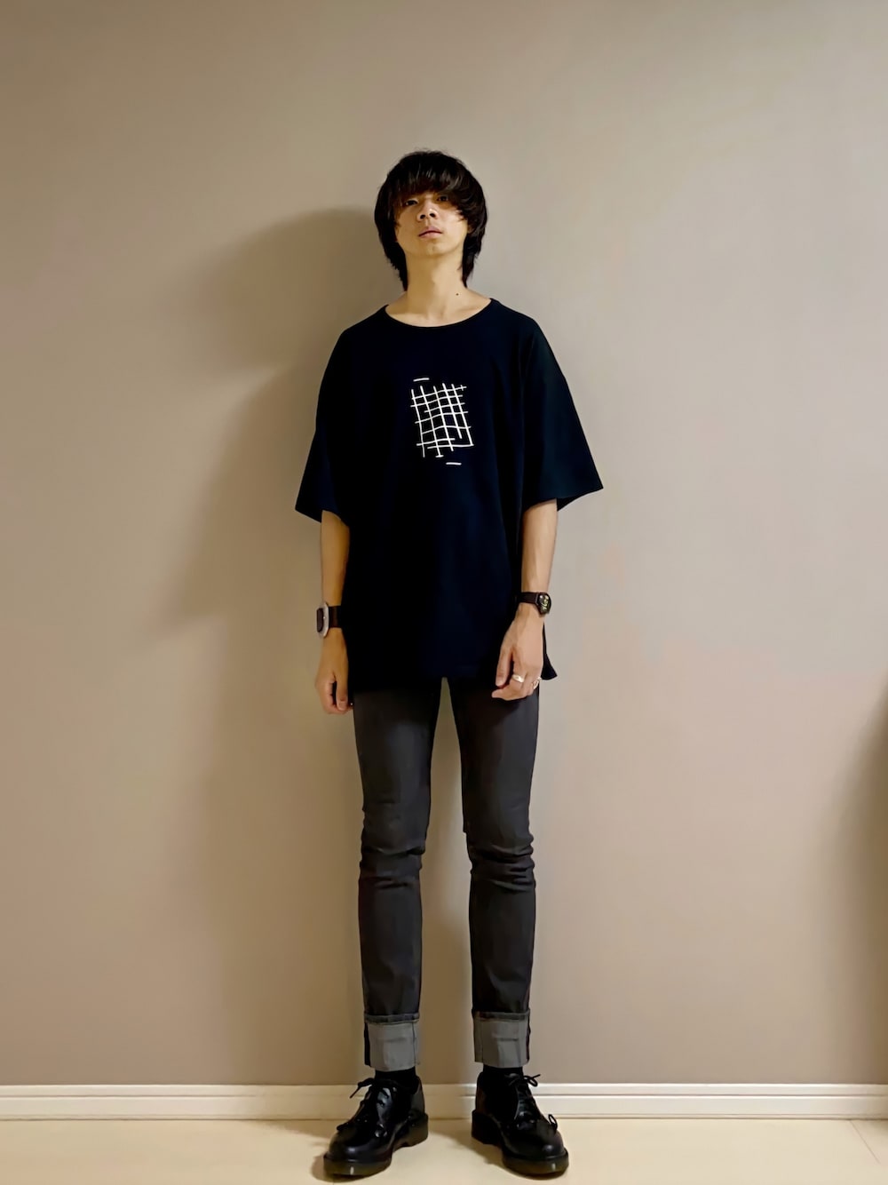 「ビッグT、スキニーデニム、ビッグシルエット、ロック、夏コーデ、dressedundressed、Vivienne Westwood Man、Dr.Martens、RAF SIMONS」｜「Vivienne Westwoodのvivienne westwood
（デニムパンツ、グレー系）」を使った、Honeyさん（メンズ・176cm）の夏コーディネートの1枚目の写真