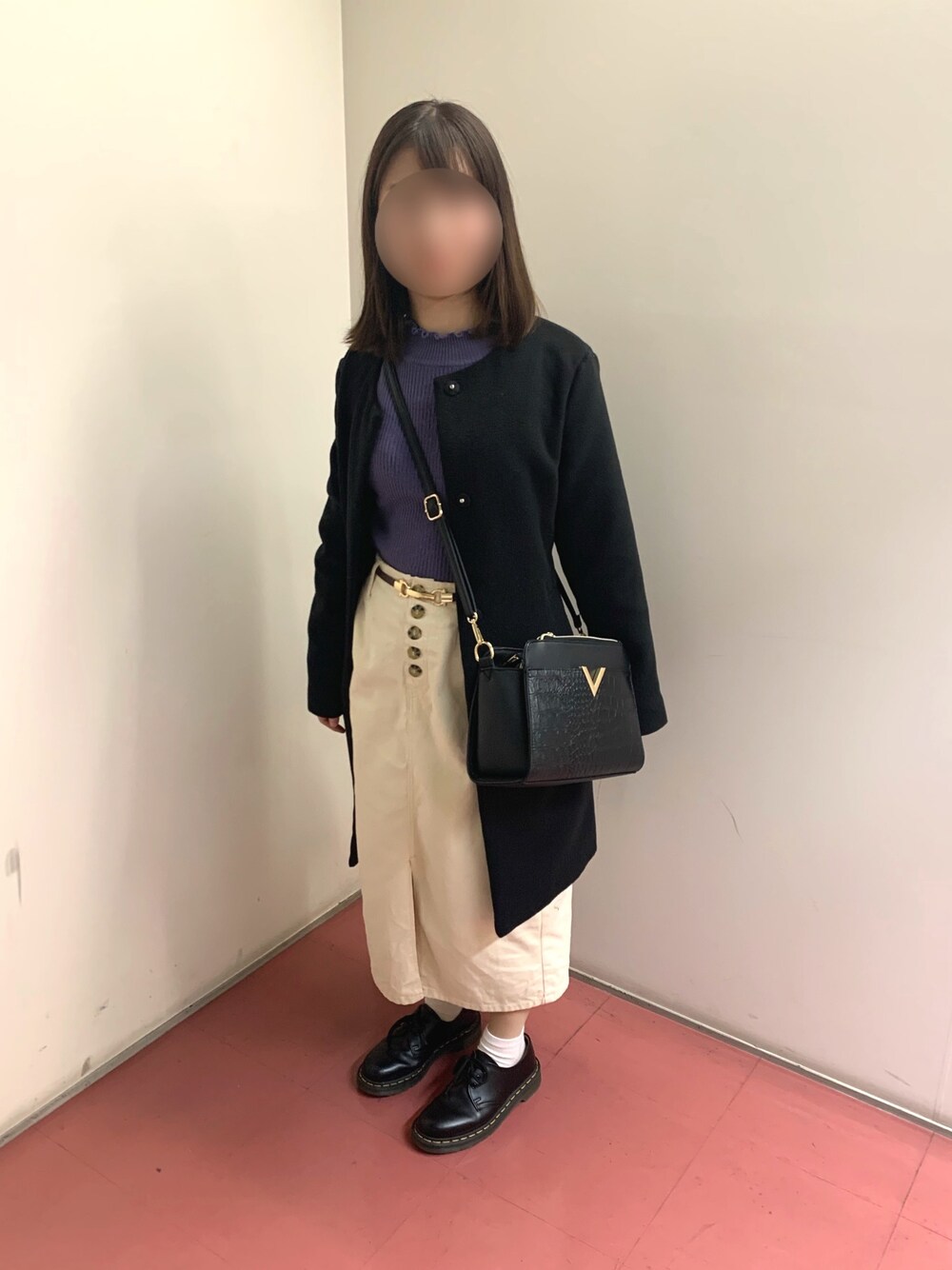 「ゆるコーデ、今日のコーデ、低身長、スカートスタイル、147cm、いいね、save、フォローお願いします🤑、コーディネート、ショッピング、フォローお願いします、白スカート」｜「ems exciteの細ベルト付ナロースカート（スカート、ホワイト系）」を使った、ayaさん（レディース・147cm）の冬コーディネートの1枚目の写真