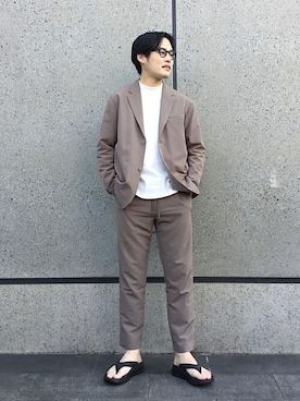 「シップス」｜「アイテム（スラックス）」を使った、志村さん（メンズ・177cm）の春コーディネート