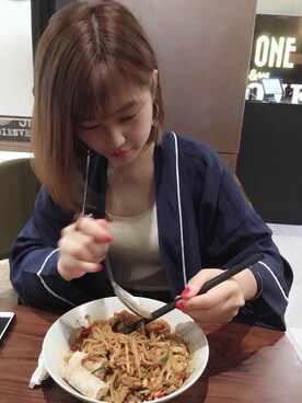 「FOREVER 21（フォーエバー トゥエンティーワン）のアイテム（ジャケット/アウター、ブルー系）」を使った、劉佳さん（レディース・160cm）の夏コーディネート