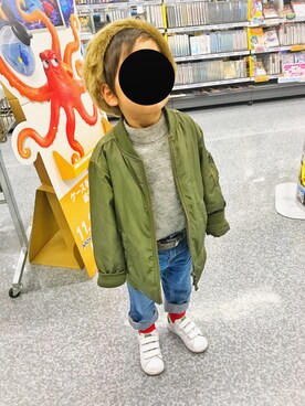「OSHKOSH（オシュコシュ）のアイテム（デニムパンツ）」を使った、rrrr.さん（キッズ・100cm）の冬コーディネート