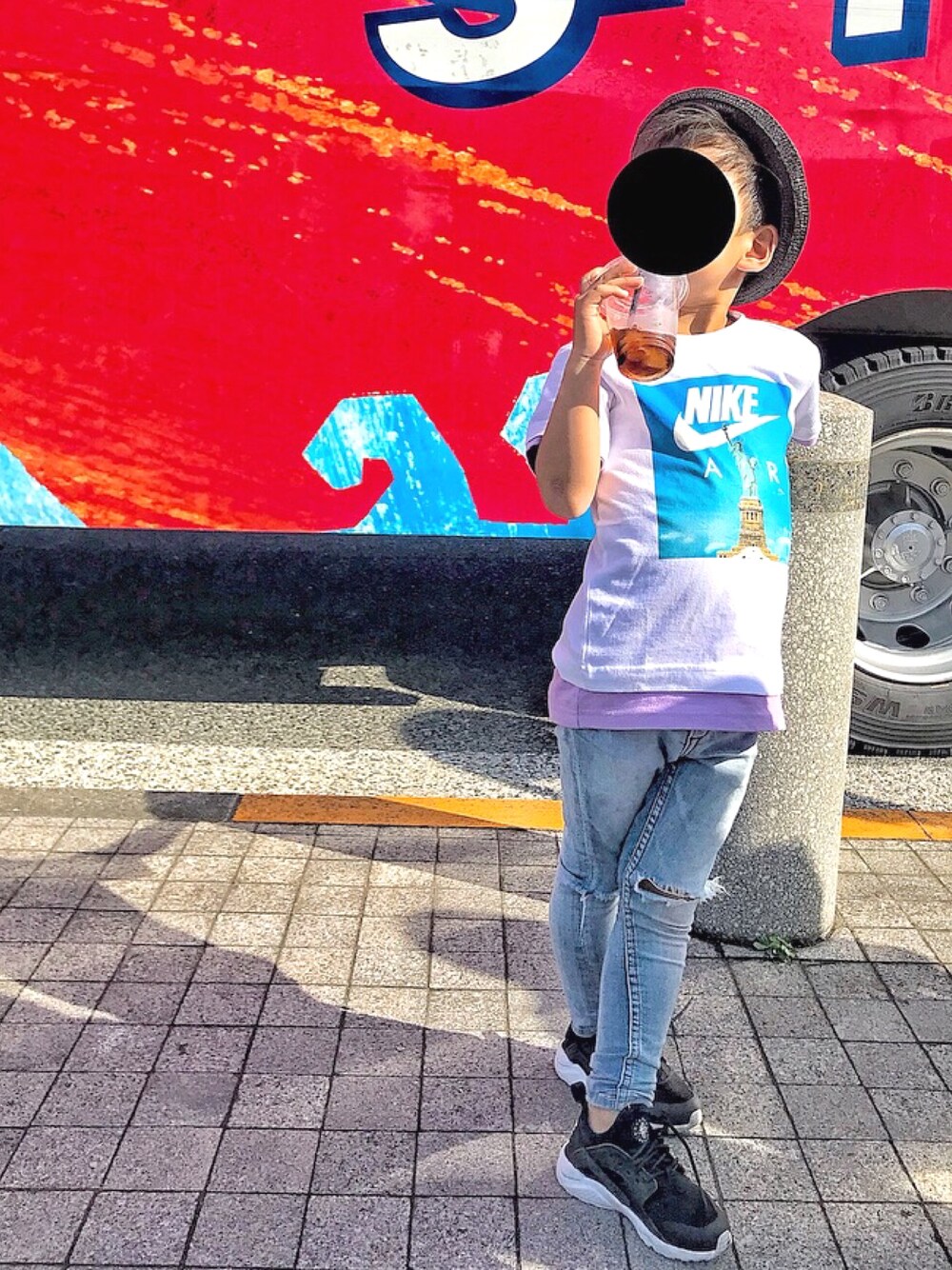 「おしゃれさんと繋がりたい、キッズファッション、夏コーデ、おとこのこ、男の子、ナイキ、ナイキスニーカー、5歳、ハラチ」｜「NIKEのアイテム（Tシャツ/カットソー、ホワイト系）」を使った、rrrr.さん（キッズ・110cm）の春コーディネートの1枚目の写真