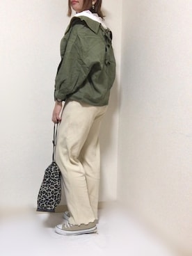 「ベージュパンツ」｜「アイテム（その他アウター）」を使った、はる☻さん（レディース・162cm）の秋コーディネート