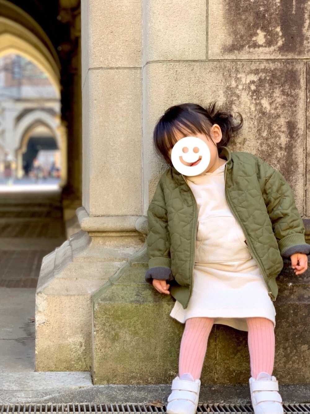「キッズコーデ、女の子コーデ、女の子、1歳、1歳10ヶ月、カジュアルコーデ、フード付きワンピース」｜「Birthdayのアイテム（MA-1、グリーン系）」を使った、▷ 🆈🆄🅸 ◁さん（キッズ・80cm）の冬コーディネートの1枚目の写真
