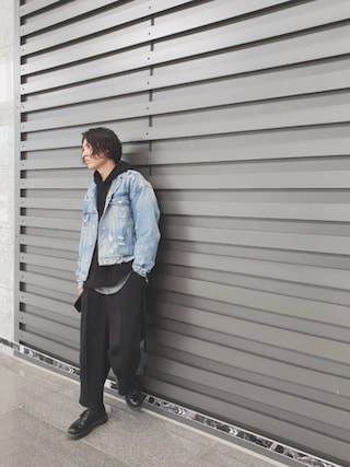 AMIRIのデニムジャケットを使った人気ファッション AMIRIのデニムジャケットを使った人気ファッション