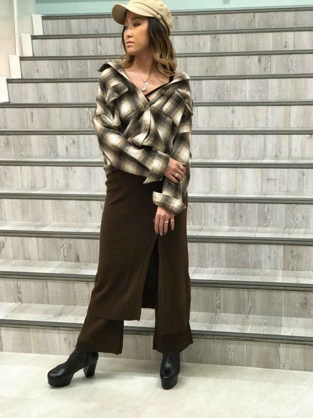 「#チェック、＃ベージュ、#Roger&raw、#shibuya109」｜「ROGER AND RAWのRoger&Raw/刺繍チェックシャツ（シャツ/ブラウス、ベージュ系）」を使った、ROGER AND RAW STAFFさん（レディース・160cm）の秋コーディネートの1枚目の写真