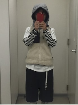 Toshiaki Nakamuraさんの「FAUX SHEARLING FLEECE VEST /ボアベスト/ふわふわ/もこもこ/チョッキ/シンプル/無地/ワッペン/ロゴ」を使ったコーディネート