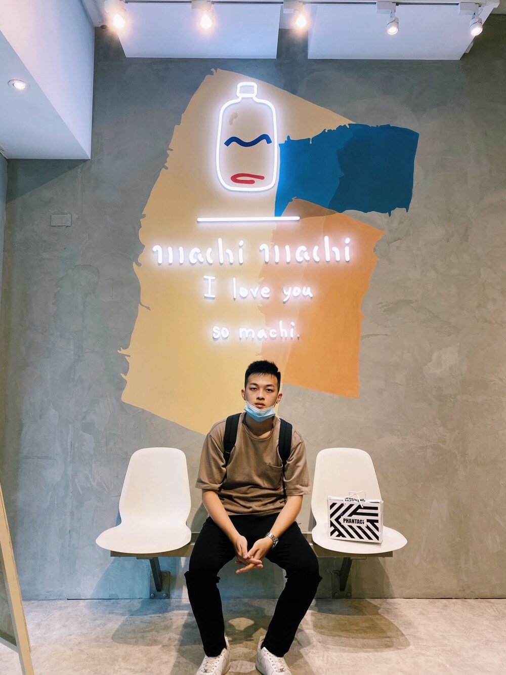 「街頭穿搭、夏、ootd、運動搭配、通勤穿搭、PHANTACi、NIKE、GU」｜「PHANTACiのアイテム（Tシャツ/カットソー、ブラック系）」を使った、賴俊銘さん（メンズ・172cm）の夏コーディネートの1枚目の写真