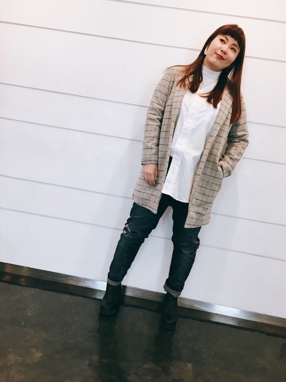 「ぽっちゃり、ブリティッシュ、シャツ×ニット、ノーカラーシャツ、デニム、メンズライク、マニッシュ」｜「AS KNOW AS de baseのアイテム（チェスターコート、グレー系）」を使った、安藤うぃさん（レディース・161cm）の春コーディネートの1枚目の写真