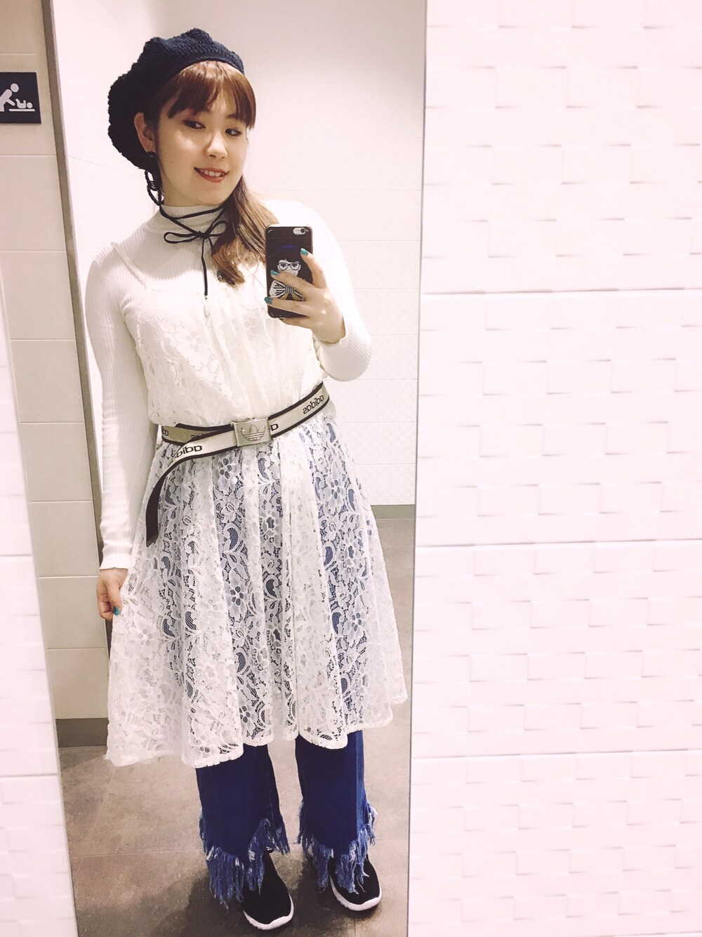 「プチプラ、ぽっちゃり、デニム、レース、ガチャベルト、派手、モノトーン、ベレー帽、ワイドパンツ、フリンジデニム」｜「noannuのアイテム（ワンピース、ホワイト系）」を使った、安藤うぃさん（レディース・161cm）の春コーディネートの1枚目の写真