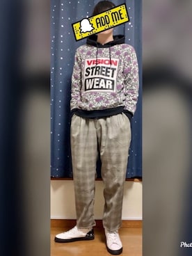 「バラ柄」｜「アイテム（スウェット）」を使った、バヤシさん（メンズ・180cm）の冬コーディネート